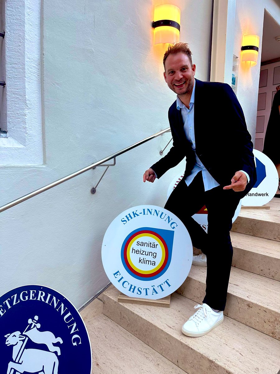 KoeppelGmbH's tweet photo. 🎉 Freisprechungsfeier in Eichstätt – Herzlichen Glückwunsch, Basti! 🎉
Wir gratulieren ganz herzlich zur erfolgreich bestandenen Gesellenprüfung als Anlagenmechaniker 🔧🔥💧☀️
👉 Auf eine erfolgreiche Zukunft in unserem Betrieb – schön, dass du weiterhin dabei bist🔥
#handwerk https://t.co/A4FZQLAGgH