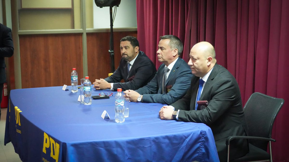 goreatacama's tweet photo. 🙌🏼 Gobernador Regional (s) de Atacama, Alejandro Escudero, presente en el cambio de mando y nombramiento del nuevo Jefe Región Policial de Atacama, Prefecto Inspector Patricio Barrios Medina.Fe💯licitamos al saliente Prefecto Inspector, Cristian Alarcón Ahumada. https://t.co/fmZO8nILB3