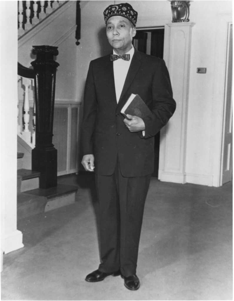 OfficialNOI's tweet photo. The Most Honorable Elijah Muhammad: His mission, work and impact continue today and will never be forgotten https://t.co/TenWhST8HL https://t.co/jkJa7JJjcz