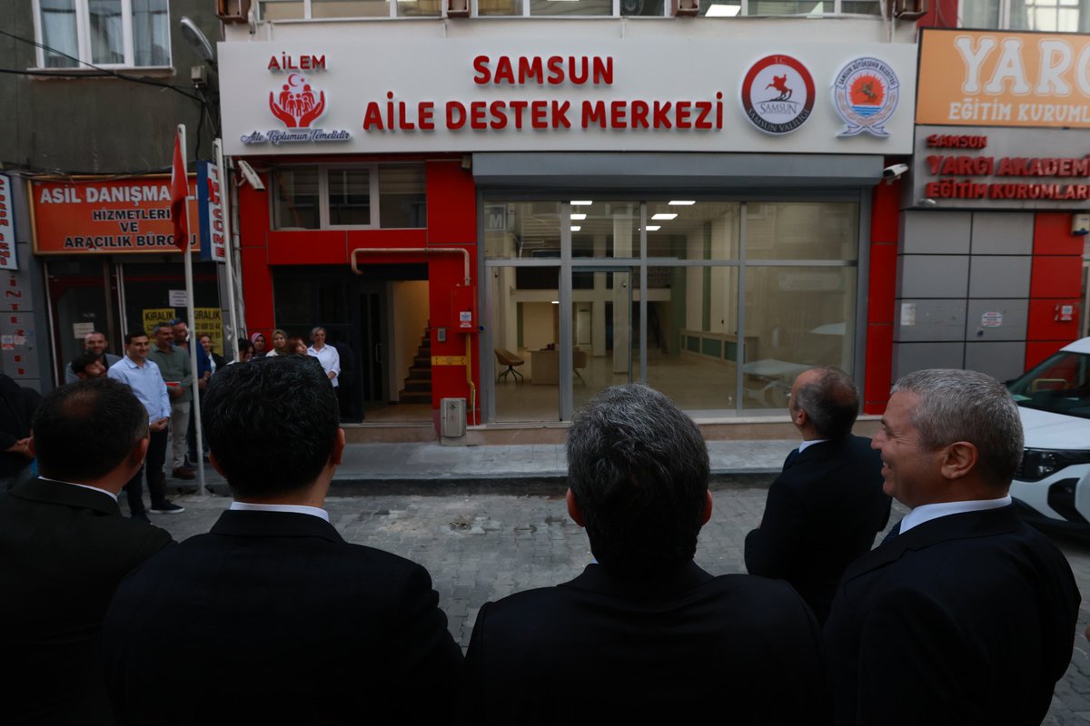 TCSamsunValilik's tweet photo. 📍#Samsun Aile Destek Merkezi (#SADEM)

Çocuklarımızda ve Gençlerimizde Sosyal Yaşam Becerilerini Güçlendirme Projesi

📌Valiliğimizin koordinasyonunda, Büyükşehir Belediyesi ve kamu kurumlarımızın iş birliğinde uygulanmaya başlanan Çocuklarımızda ve Gençlerimizde Sosyal Yaşam Becerilerini Güçlendirme Projesi’nin İlkadım İlçesi Uygulama Örneği'nin değerlendirildiği toplantı;

📌Valimiz Sayın @orhantavli_'nın başkanlığında, Büyükşehir Belediye Başkanı Sayın @halitdoganbsk, Vali Yardımcısı V./İlkadım Kaymakamı Abdulkadir Demir, Büyükşehir Belediyesi Genel Sekreteri Melih Perçin, Genel Sekreter Yardımcısı Necmi Çamaş, İl Sağlık Müdürü Uzm. Dr. Mustafa Uras, İl Sağlık Müdürlüğü Halk Sağlığı Hizmetleri Başkanı Dr. Hatice Öz, Koordinatör Uzm. Dr. Evren Tarım ve ilgili personelin katılımıyla gerçekleştirildi.

📌Çocuklarımızda ve Gençlerimizde Sosyal Yaşam Becerilerini Güçlendirme Projesi ile, çocuklarımızı ve gençlerimizi sosyal hayatta güçlendirerek ve ailelerini bilinçlendirerek olumsuz her türlü etkiden korumak, topluma faydalı bireyler yetiştirmek amaçlanmaktadır.

#2025AileYılı
#AİLEM
#AileToplumunTemelidir