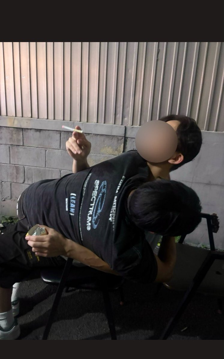mon_06_mon's tweet photo. 고향친구들 오랜만에 만나니 재밌구먼 https://t.co/ESGaFo9xG6