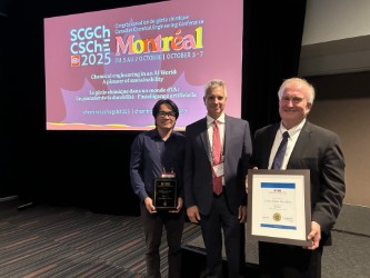 Queen's Chem Eng (@quchee) on Twitter photo Caption:
Congratulations to Dr. Cao Thang Dinh (left), recipient of the CSChE Lectureship Award, and Dr. Jim McLellan (right), recipient of the Chemical Institute of Canada Fellowship!! Joining is Prof. Michael Cunningham (Past president, CSChE). Well done! Caption:
Congratulations to Dr. Cao Thang Dinh (left), recipient of the CSChE Lectureship Award, and Dr. Jim McLellan (right), recipient of the Chemical Institute of Canada Fellowship!! Joining is Prof. Michael Cunningham (Past president, CSChE). Well done!