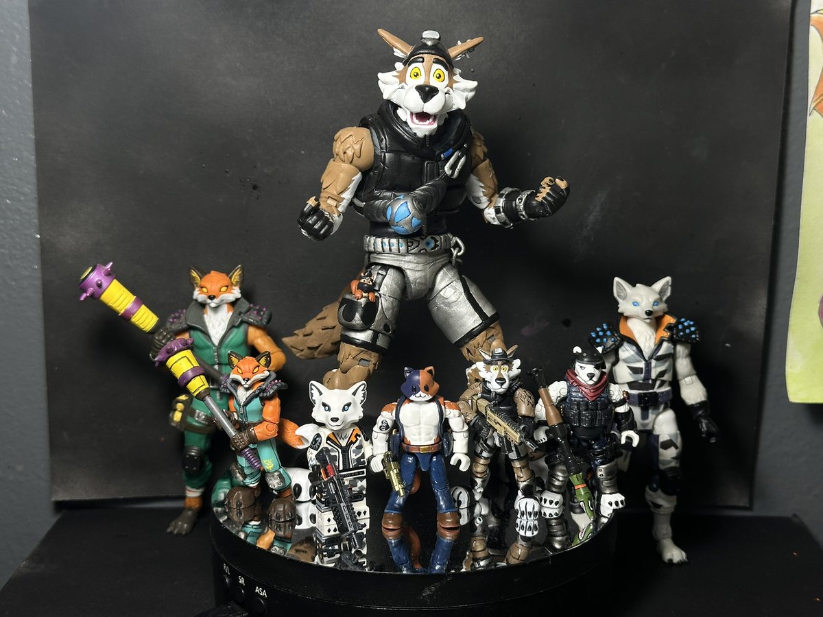 adancastro529's tweet image. Jazwares Wendell and Walnut skin
6 inch figure
Havent done a Fortnite backbling or pickaxe custom
#Fortnite #switch2