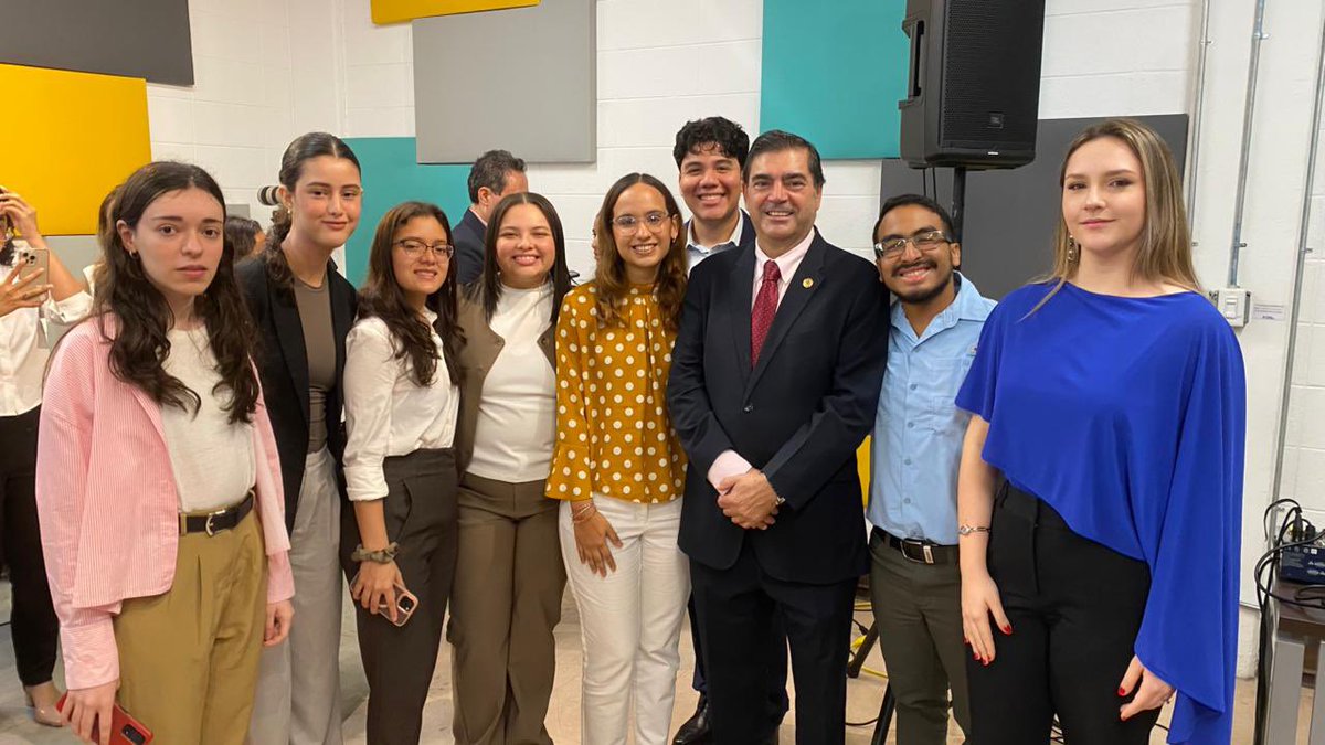 USMApanama's tweet image. Ocho estudiantes de la #USMAPanamá de las carreras de Psicología, Comunicación Social, Arquitectura, Negocios e Ingeniería fueron seleccionados para participar en la SEM Academy, que impulsa la Cámara de Sedes de Empresas Multinacionales (CASEM). Este proyecto fue diseñado y es…