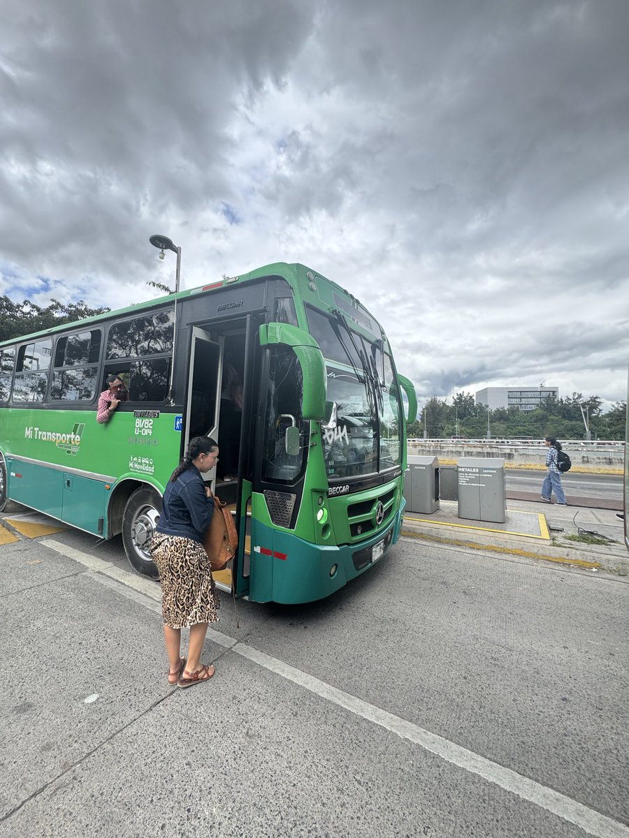 Fernand0ivan's tweet photo. @TransporteJal reporto a esta unidad que está circulando sin aceptar pago con la tarjeta de transporte. Menciona el chofer que solo acepta efectivo https://t.co/Jqasfr3ZpC
