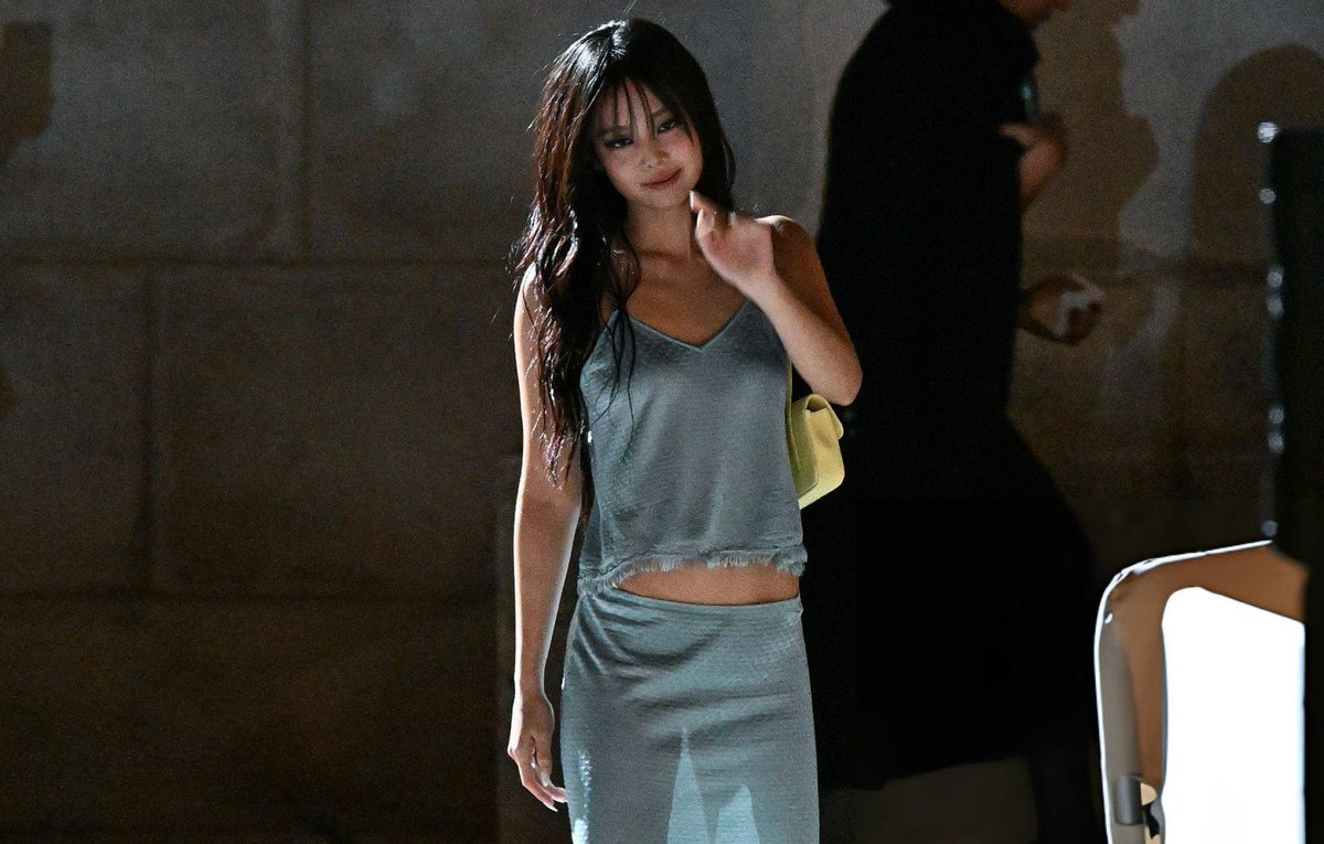jenfilesx's tweet photo. OMG JENNIE KIM!!! https://t.co/fQGhLp0pjH