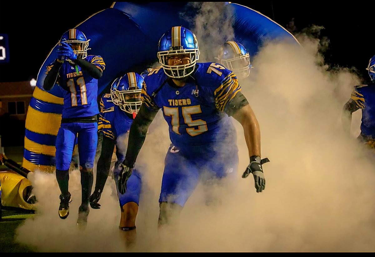 Corsicana vs Poteet come out and watch the best LT #75 in Texas. Watch the playoff run begin🔥🏈 <a href="/GomezMaxius/">Max Gomez🏈 🥊🥊</a> <a href="/CanaFootball903/">Corsicana Football</a>
