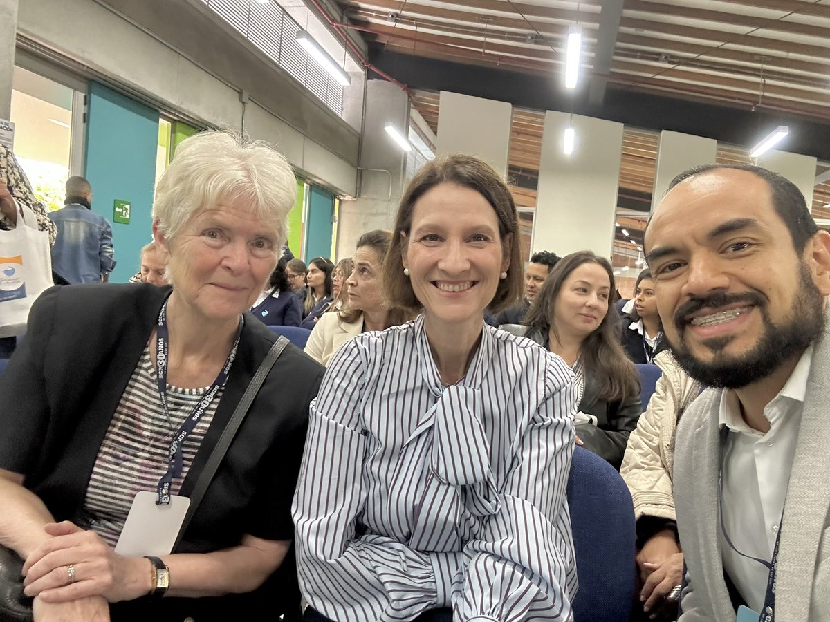 ¡Con dos grandes mujeres que admiro!
#IngerEnkvist y <a href="/CatherineLEcuye/">Catherine L'Ecuyer</a> 

Si los políticos y maestros las escucharan y leyeran con atención, la educación en el mundo sería mejor, más profunda, más realista... y cambiaría más vidas.