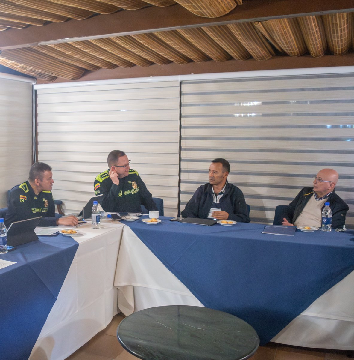 Frente a los cobardes atentados contra guardianes del <a href="/INPEC_Colombia/">INPEC Colombia</a>, el ministro <a href="/PedroSanchezCol/">Pedro Arnulfo Sanchez S. Orgullosamente Colombiano</a> sostuvo una reunión de alto nivel con <a href="/MinjusticiaCo/">MinJusticia Colombia</a>, <a href="/FiscaliaCol/">Fiscalía Colombia</a>, <a href="/PoliciaColombia/">Policía de Colombia</a> y otras autoridades de investigación criminal, con el propósito de construir un plan de acción