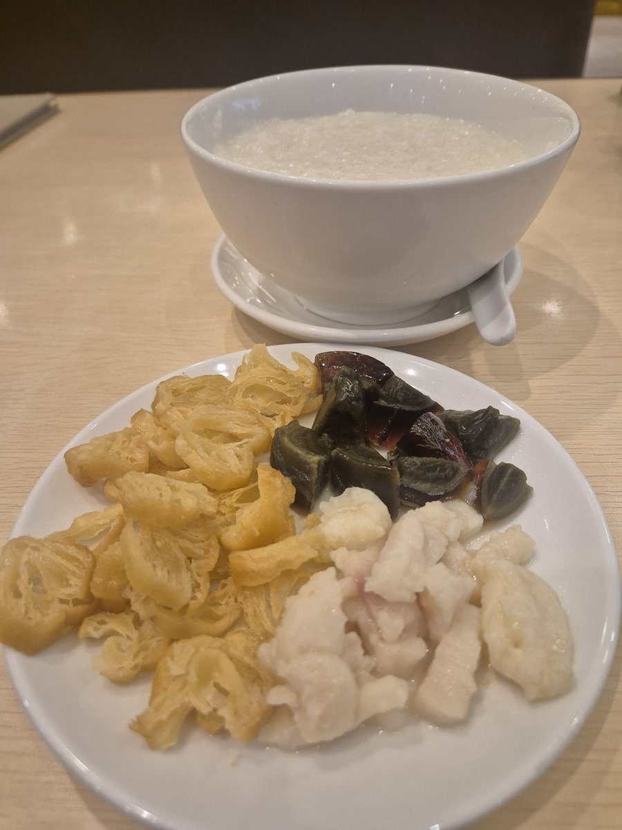 j_juandy's tweet image. 2nd home. Stayed here for half month in Sept. This time for 10 days. Good night #worklyfe