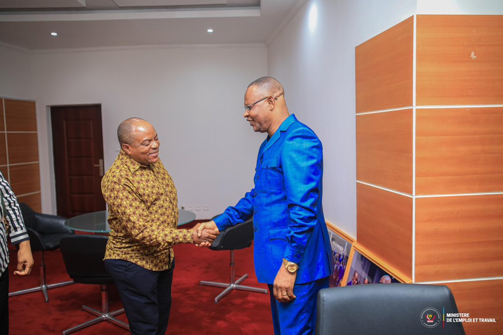 MinEmploiTraRDC's tweet photo. #RDC
#INFOS 06.10.2025

Ce lundi 06 octobre, au cabinet du ministre de l’emploi et travail, SEM Ferdinand MASSAMBA WA MASSAMBA a échangé avec une délégation de la Commission sociale et culturelle de l’Assemblée nationale, conduite par l’honorable Dorothée Madiya, accompagnée de l’honorable Willy Mishiki.

👉 Au centre des échanges : le renforcement de la collaboration entre le ministère et la commission parlementaire, en vue d’une meilleure gouvernance du secteur de l’emploi et du travail en RDC.

Les parlementaires ont salué la qualité de l’écoute et la vision claire du ministre Ferdinand MASSAMBA, résolument engagé pour un emploi décent et inclusif au service des Congolais. 🇨🇩