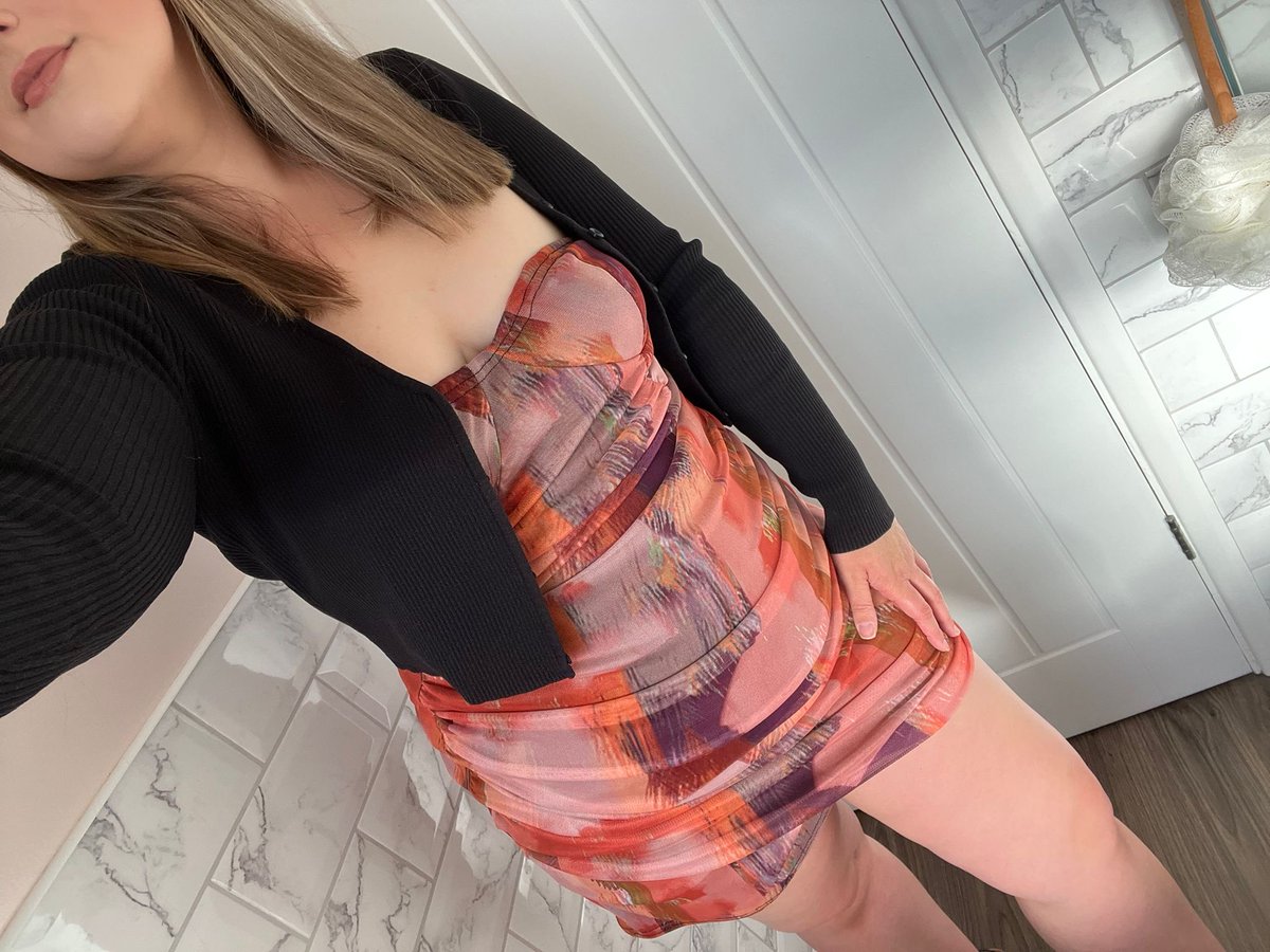 Crispyy3d's tweet photo. So my sexy wifey @emmathehotwife has lived up to her name today! She actually pursued and asked a guy for his number face to face 😬 very brave of her and very exciting for me 🤤 
He isn’t quite understanding her intentions yet tho she may need to be quite forward 😂 https://t.co/nYWCpIYL7j