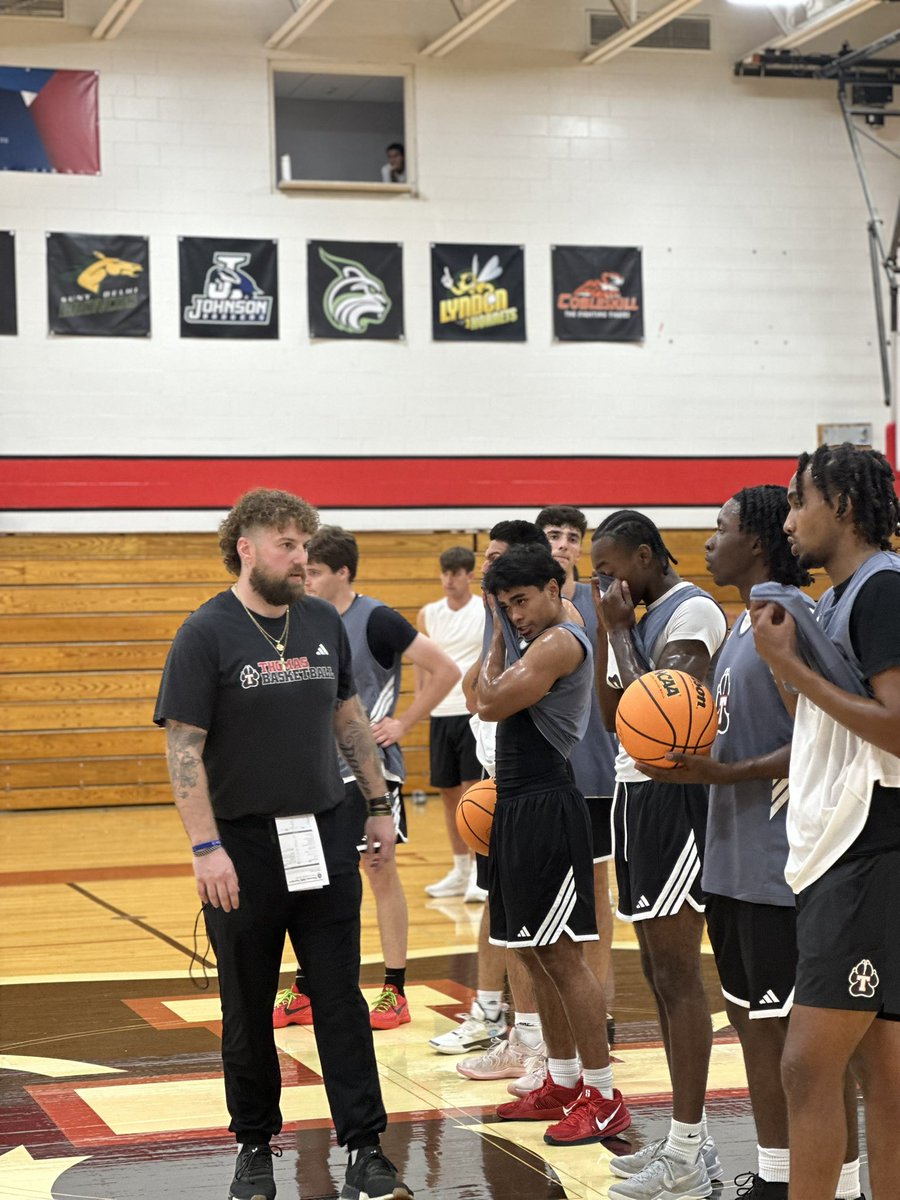 Thomas College Men’s Basketball (@terriersmbb) on Twitter photo Happy National Coaches Day to all who dedicate themselves to guiding and inspiring student-athletes. We are especially thankful for our Men’s Basketball staff and the meaningful impact they make within our program and community.
#DAWGS Happy National Coaches Day to all who dedicate themselves to guiding and inspiring student-athletes. We are especially thankful for our Men’s Basketball staff and the meaningful impact they make within our program and community.
#DAWGS