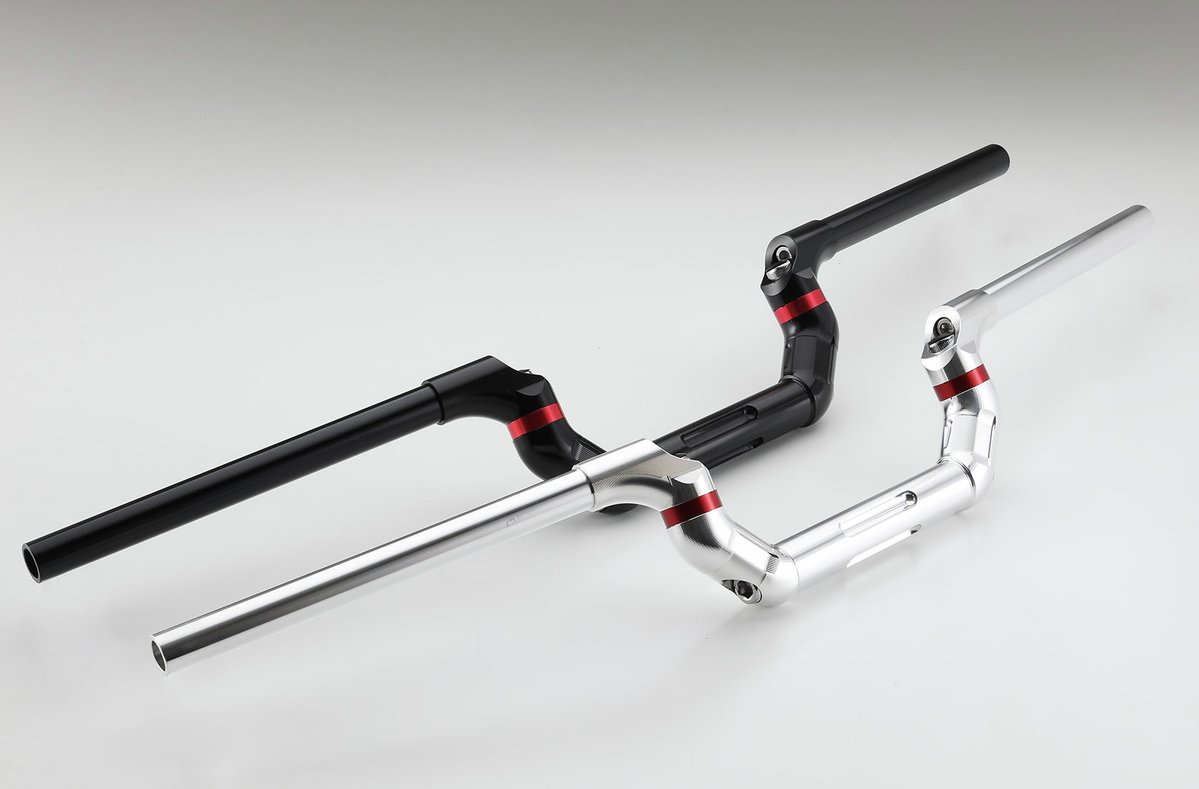 plot_touring's tweet image. KATANA用可変ハンドルがいよいよ発売となりました。タンクとカウルはノーマルのままで、無理なく垂れたフォルムを実現させております。意外なほど、むしろ、しっくりくるポジションは可変ハンドルを手掛けてきた京都AELLAさんのノウハウが活かされています。そこにプロトツーリング部のわがままを上乗…