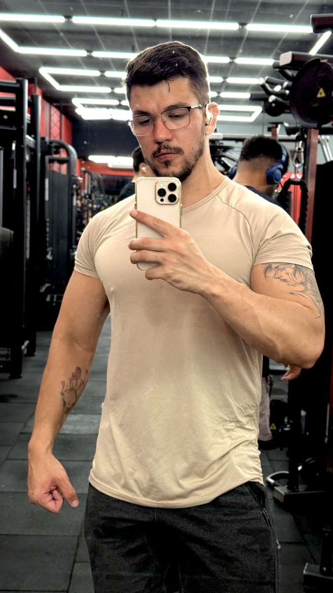 Eu ainda não gosto de ir pra academia, pelo menos tem resultado.