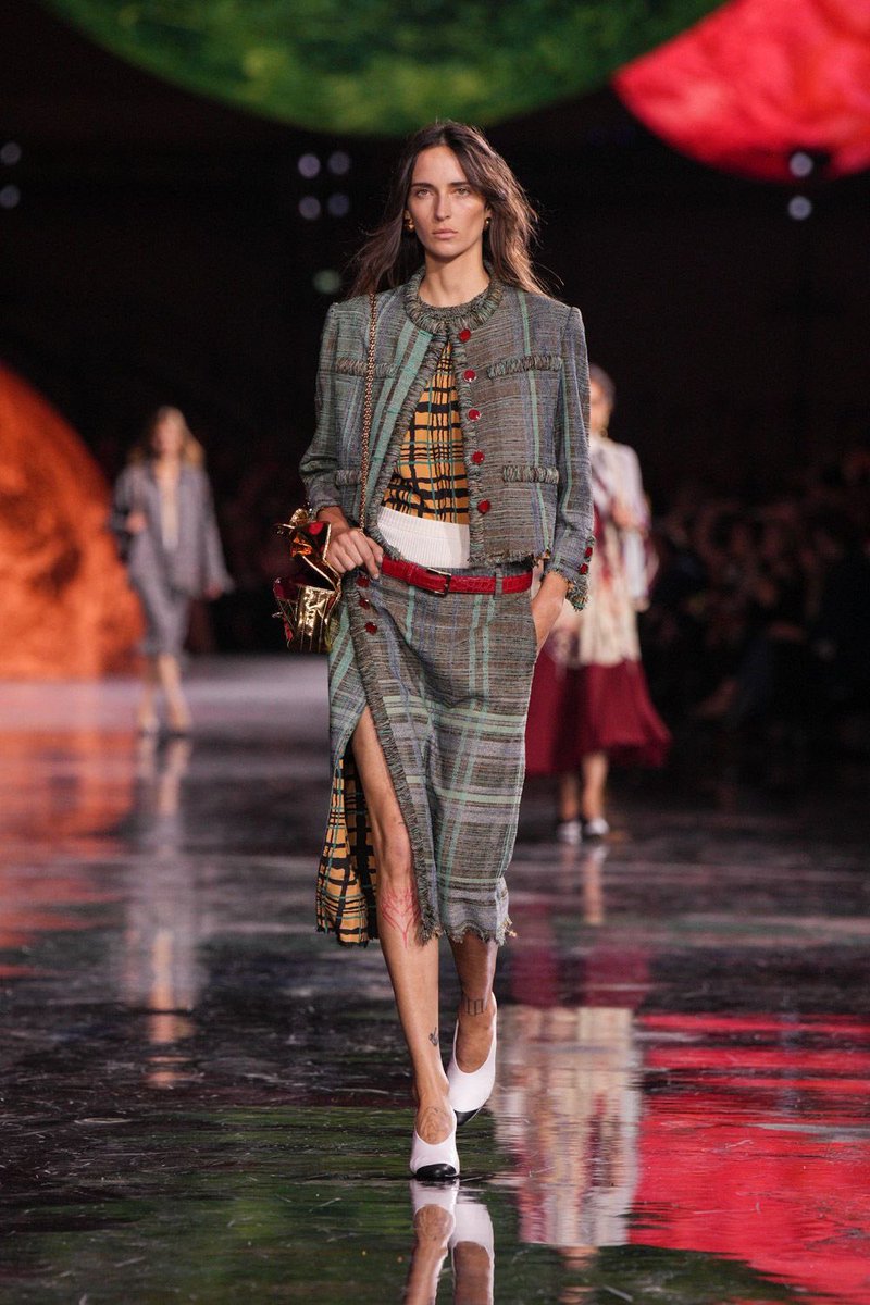 jacquemusx's tweet image. The classic Chanel woman is sexier than ever.