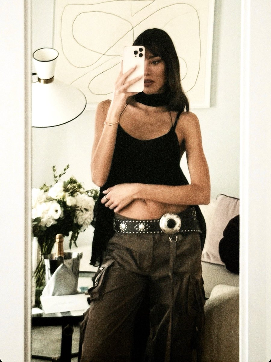 The mirror’s favorite view 🪄