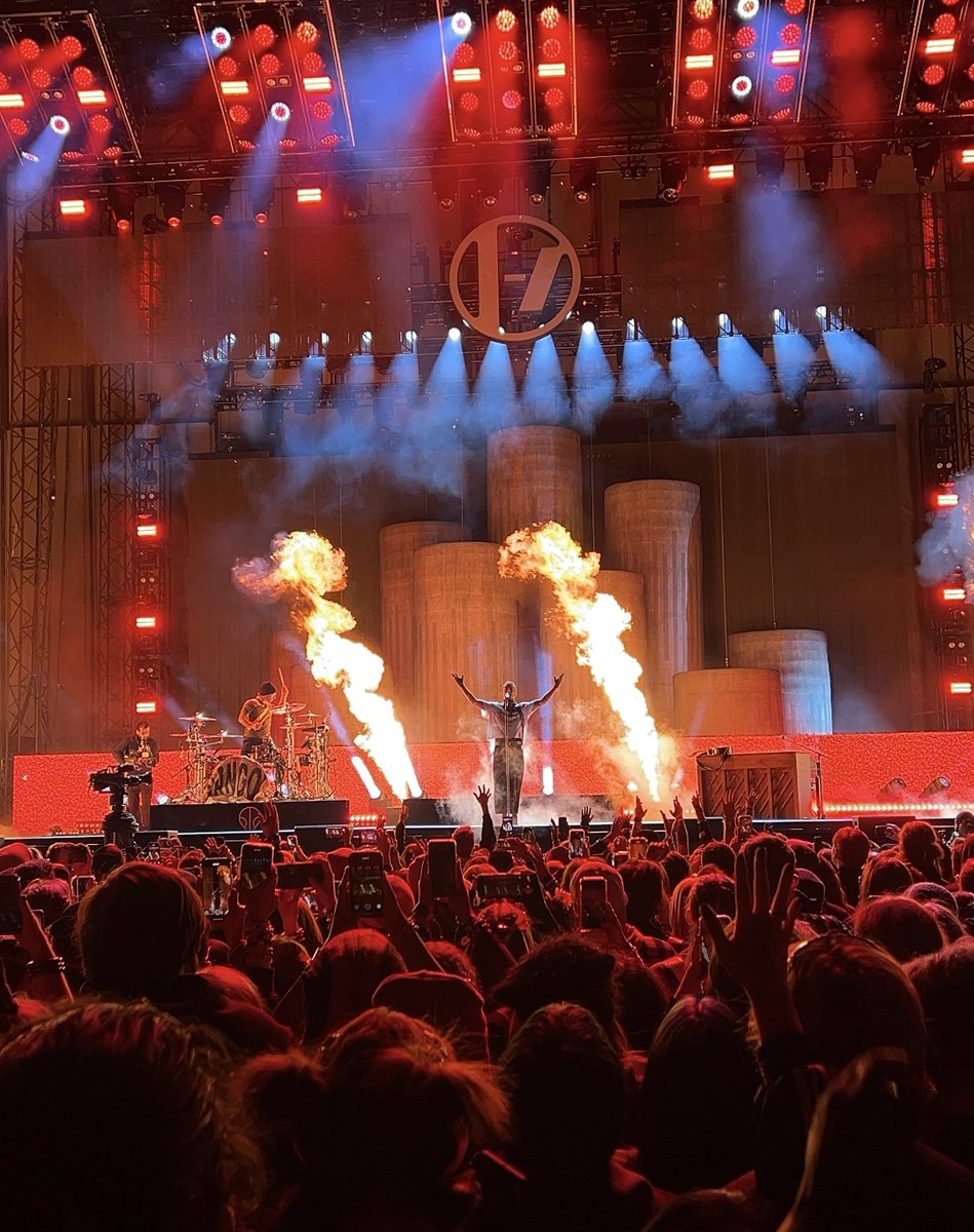 BanditoGrey's tweet photo. not a cult i swear https://t.co/bpi3puJpZC