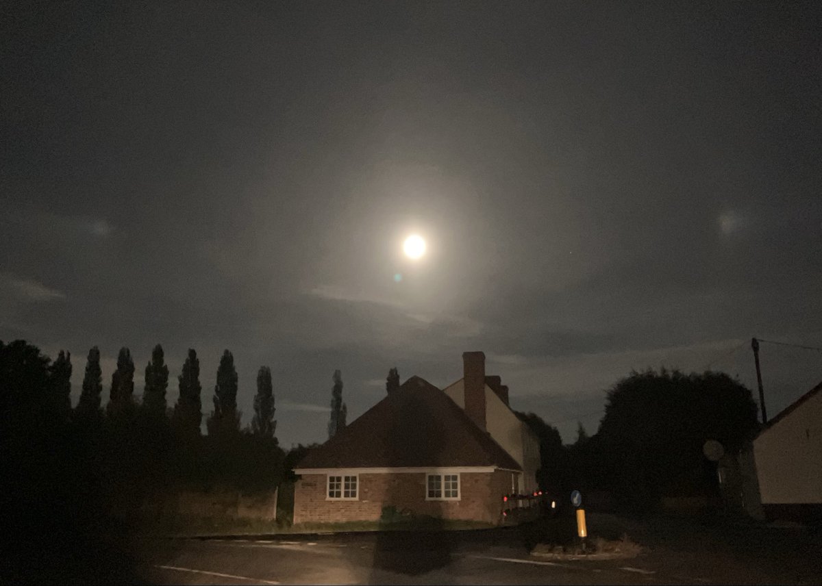 nicolawriting's tweet image. Look! If you can, look at the moon! Either side her smiling face, two ‘moondogs’ like shining dimples! A rare sight - &amp;amp; out here in the dark, above the old blacksmith’s shop beside the pub, so strange &amp;amp; bright! #moondogs #moon