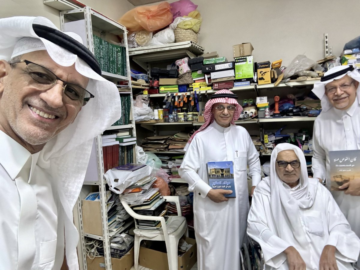 البارحة مع الصديقين م. أحمد المطر وأ. ناجي بوسرور زرنا الحرفي المبدع أستاذ البناء والنقوش العم الحاج عبدالله الشبعان
ثم زرنا الحرفي المبدع والمؤلف البارع العم الحاج طاهر العامر وأهدانا من كتبه القيمة
<a href="/AhmedMatarAhsa/">احمد المطر</a> <a href="/najialibosror/">NAJI ALI BO-SROUR</a> 
<a href="/MOCHeritage/">هيئة التراث</a> <a href="/wrth_ksa/">وِرث</a> 
<a href="/Alahsamun/">أمانة الأحساء</a> <a href="/ahda_alahsa/">هيئة تطوير الأحساء</a>