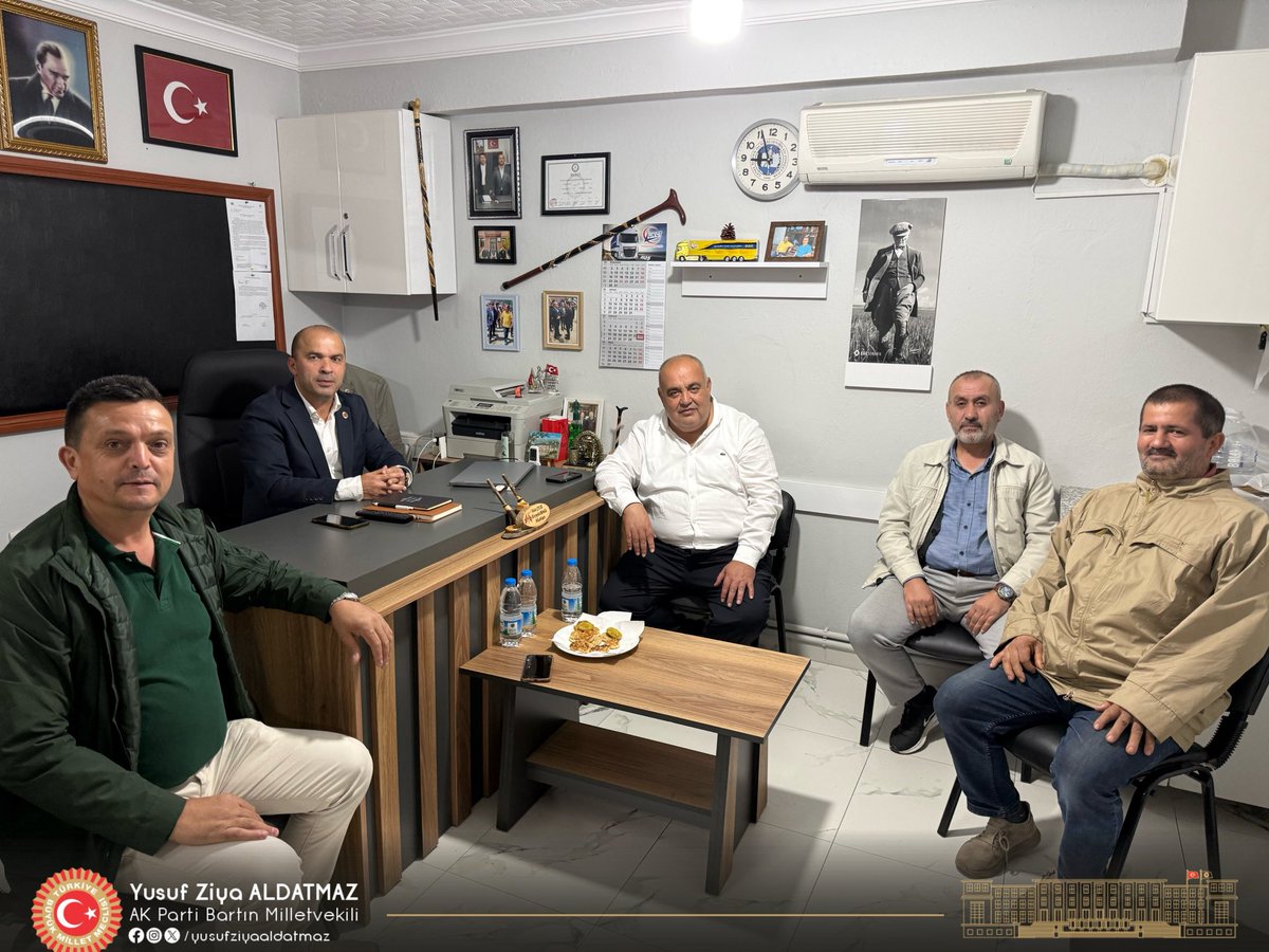 yaldatmaz's tweet image. 📍#Devrek Karşıyaka Mahallesi Muhtarı Vedat Çıtlık’ı muhtarlık binasında ziyaret ederek samimi bir sohbet gerçekleştirdik.  

Güler yüz, sıcak karşılama ve hoş sohbet için teşekkür ediyoruz.