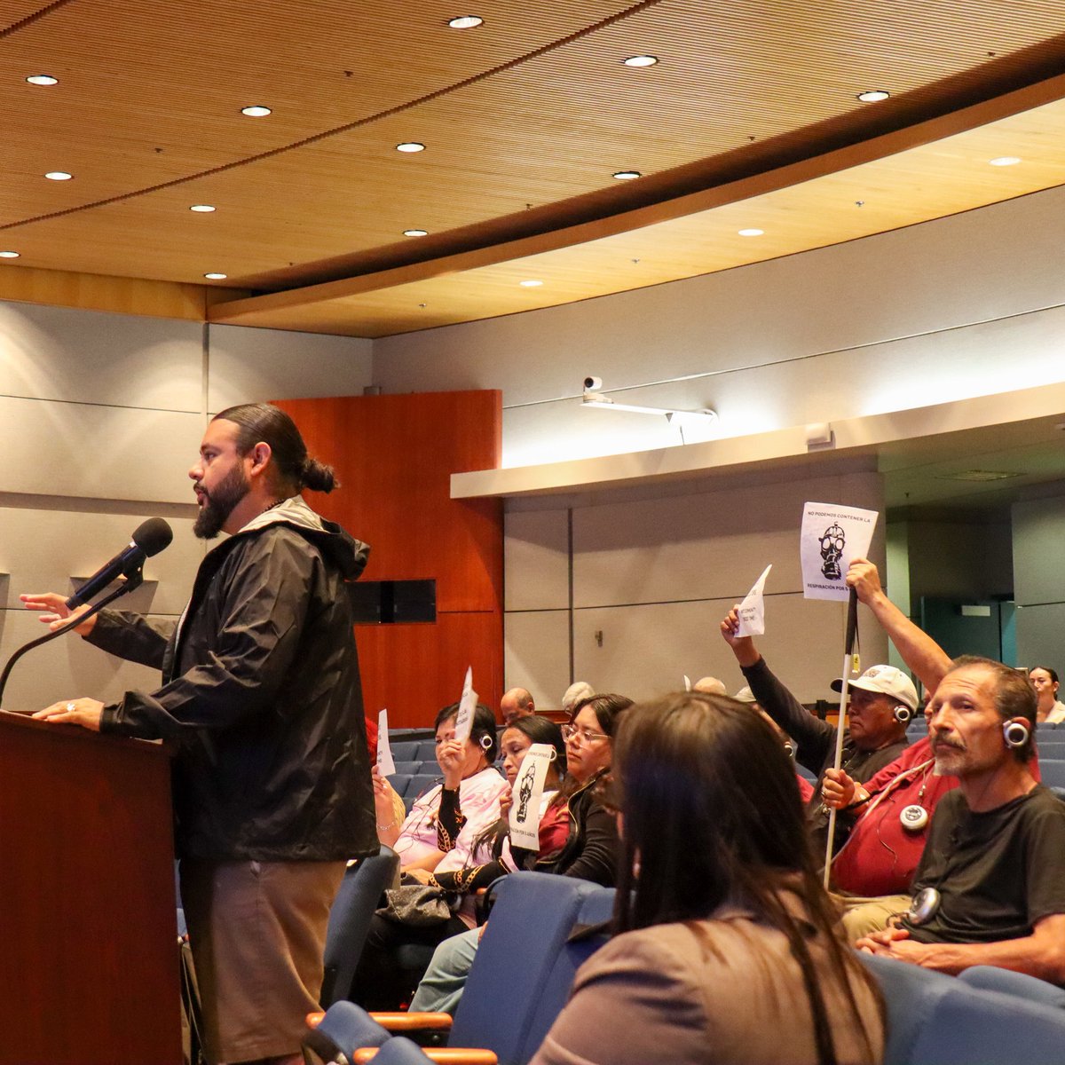 EYCEJ's tweet photo. Friday, East Yard members showed up to @southcoastaqmd to fight for cleaner air at the ports! AQMD continues to put industry over public health, but we refuse to back down! From port communities to the Inland Empire, we are stronger together 💪💪💪

#WeAreJustTryingToBreathe https://t.co/jM6qtKHNeB