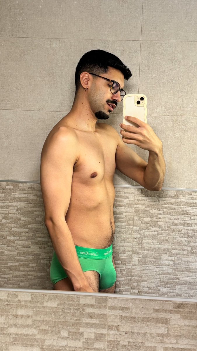 alex_alexandriu's tweet image. 4 meses de gym y al menos se nota un pelín de diferencia 😅 (tengo que comer más 🙄)