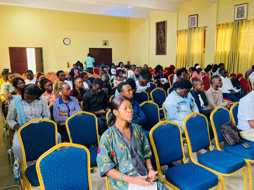 🎯 🇨🇩 Parler des violences, c’est oser construire une société plus solidaire. Écoutons, soutenons et accompagnons ceux qui en ont besoin. Ensemble, faisons reculer la peur ! #ParoleLibre #StopViolence <a href="/msi_rdc/">MSI RDC</a> <a href="/PrimatureRDC/">Primature de la République Démocratique du Congo</a> <a href="/GenreRDC/">Ministère du Genre Famille et Enfant</a> <a href="/jeunesseEP_RDC/">Ministère de la Jeunesse et Éveil Patriotique</a> <a href="/MinisterEDU_NC/">Ministère de l'Education Nationale-NC</a> 
#RODHECIC