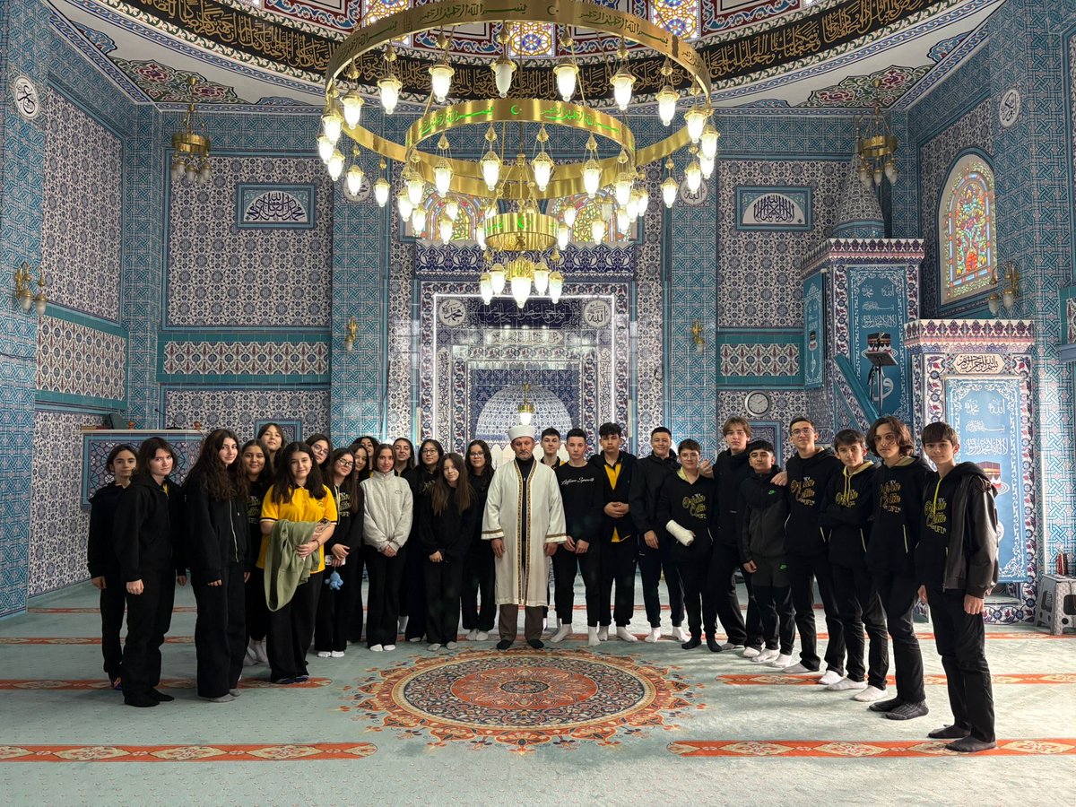 TevFen's tweet photo. 2025 - 2026 Eğitim öğretim yılı ÇEDES Programı kapsamında 1 - 7 Ekim camiler haftasını Tev Orhan Çetin Fen Lisesi 9.sınıf öğrencileri ile okulumuza en yakın II. Murat camiini ziyaret ederek gerçekleştirdik. 🕌 @tcmeb @mktrky @uzunkoprumem1 https://t.co/uQ994tZSdF