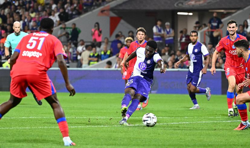 TFCDatabase's tweet photo. 📊Alexis Vossah :
👕4 matchs TCC avec le @ToulouseFC
⏱️72 minutes de jeu
⚽️1 but (contre le PSG)
🎯1 passe décisive (contre Lyon)
#OLTFC https://t.co/nuIQQJVz2h