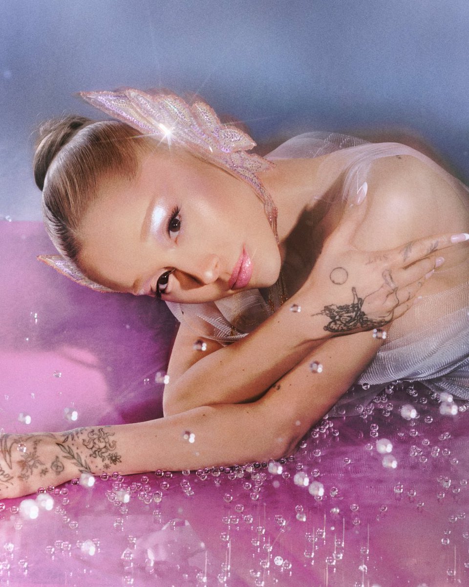 ArianaToday's tweet image. ⋆˙⟡♡