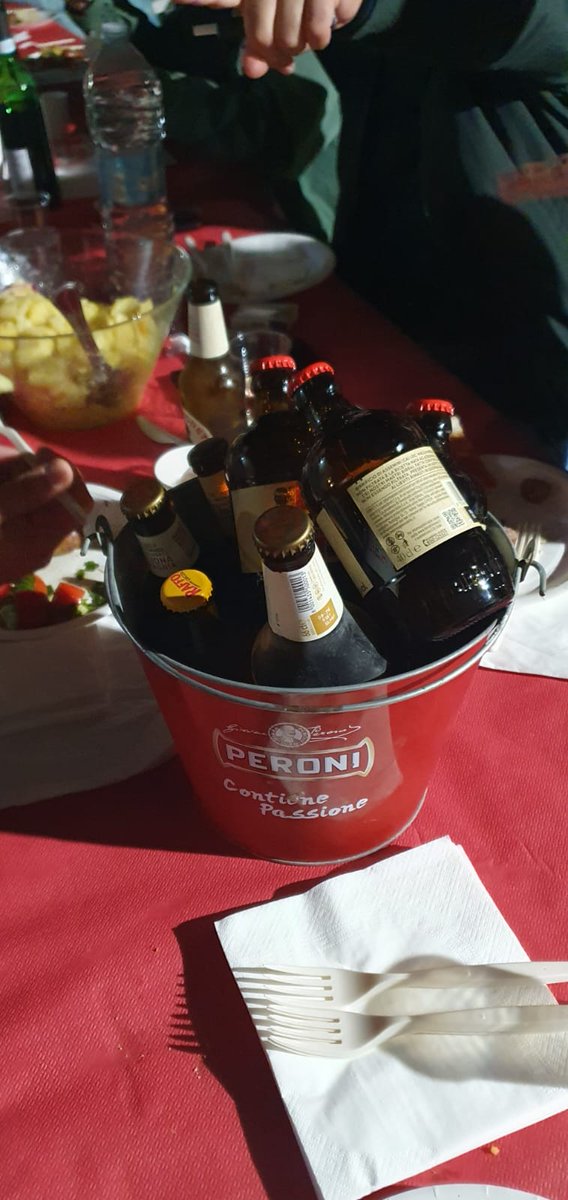 Sabato cena di fine estate con i vicini... il nostro tavolo #vicinidicasa