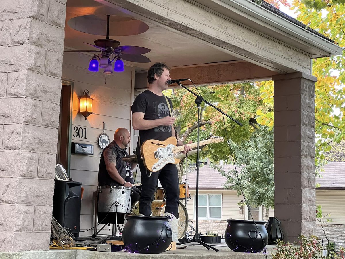 Grab your lawn chairs and listen to live music from local bands around downtown Franklin at Porchtober events this month. The next concert begins at 4 p.m. on Oct. 11. Find additional details: festivalcountryindiana.com/porchtober-nig… #festcountryin