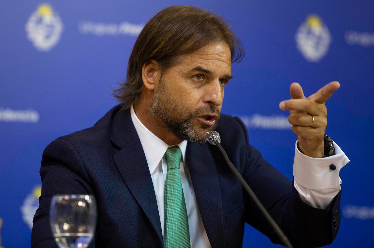 cabezamartini's tweet photo. 🔴Investigación administrativa realizada por Cancillería concluyó que el documento destruido por Roberto Lafluf, formaba parte de un expediente, informó Búsqueda. Esto fue negado por Lacalle Pou en conferencia de prensa y por el propio Francisco Bustillo y el jefe de Jurídica, Carlos Mata. Esto informe le fue entregado al fiscal Alejandro Machado.