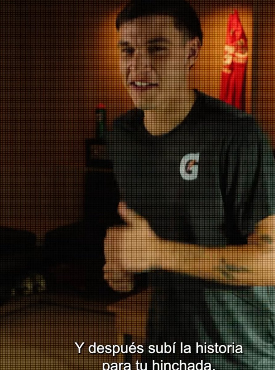 dum_dumbai's tweet photo. si gatorade piensa que con un anuncio de ugarte me van a convencer de comprar 80 botellas es de mi agrado decirles que están en lo correcto dios que buen anuncio y qué lindo está dejenme solo soy una chica 🫦 https://t.co/xmla1W1ZCo