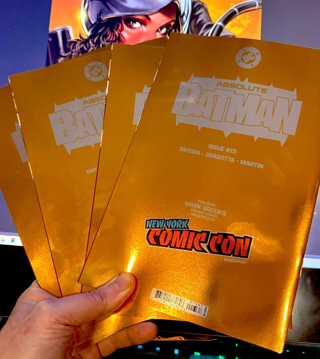 Comps for my Absolute Batman #13 are in! The book came out even better than I hoped in orange foil. Thick, slick, and glossy. Come get yours at booth F-30 in artist alley at NYCC starting this Thursday! Only 300 copies left!