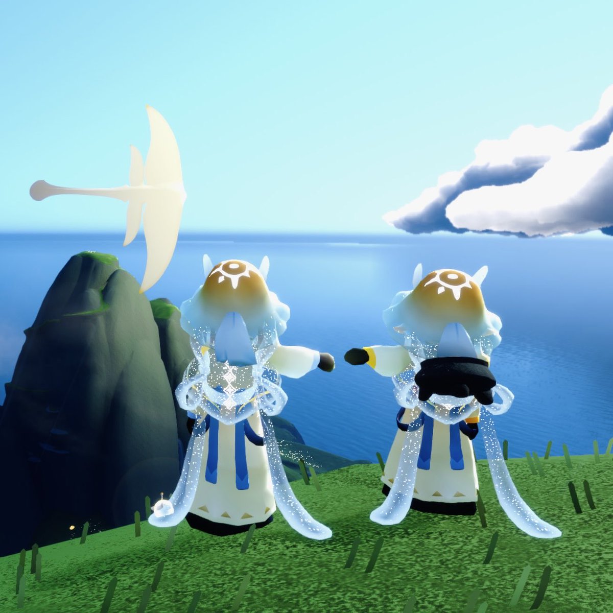 ewinskytech's tweet photo. Thank you for the Moonlight outfit 🌙
A gift from sister Rina 🥰 @rinasky1227
#thatskygame #daysofmoonlight #sky https://t.co/mI9qGIDvUg