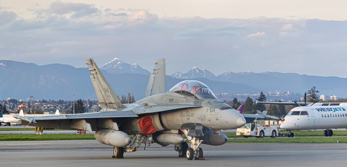 JGrunsell's tweet photo. CF-18B’s from 410 Cougar Squadron at YVR a few months ago. #CF18 @yvrairport @Kent_YVR @JasonZicker @MrFindYourPlane @boomers_ass @LensOfMae @CCFOC1 https://t.co/1DhkVEDs7G