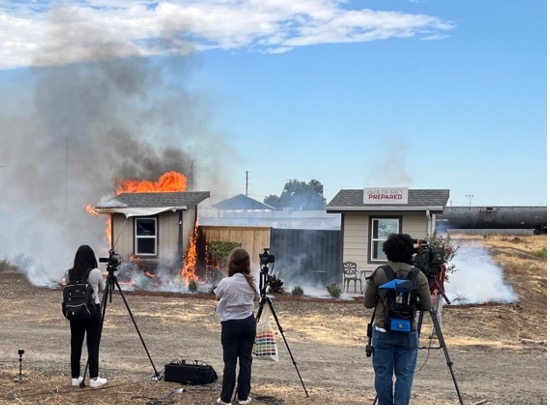SBA_ODRR's tweet image. ODR&amp;amp;R Spotlight: We recently joined @IBHS_org for a live-fire demo showing how successful #mitigation protects structures from #wildfires. Learn more about mitigation: sba.gov/mitigation