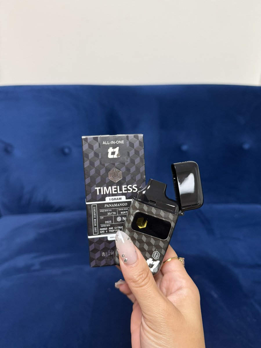 AlwaysTimeless1's tweet photo. T1 Noir has customizable settings, a protective flip top, and contains 1g of live resin terpenes 🔥 Dropping this Friday in AZ and coming soon to CA &amp; IL https://t.co/THgCgMAgW2