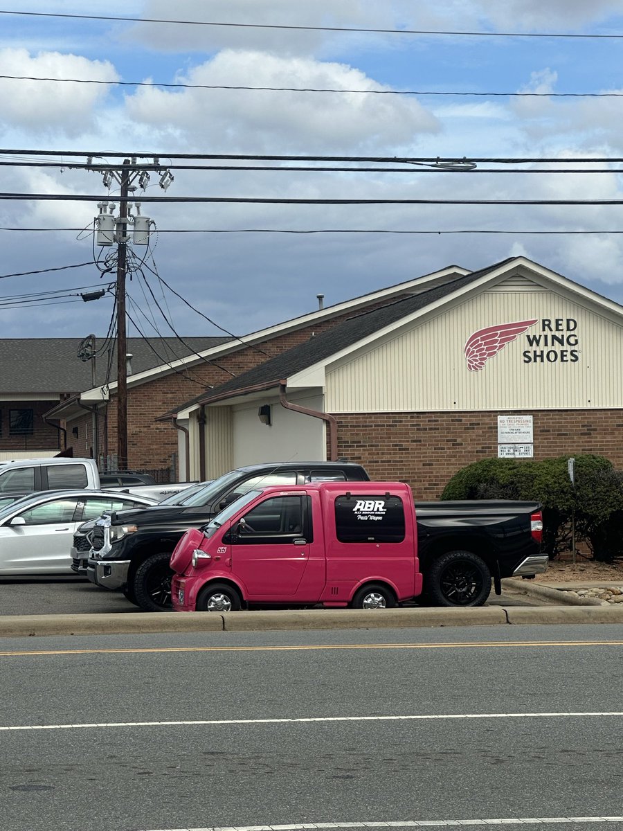 NicholasLoConte's tweet photo. @ABR_teams parts van was looking good yesterday! I just know Kevin was ripping this thing on the way home. (Full size truck behind it for scale) https://t.co/2JHrztLncw