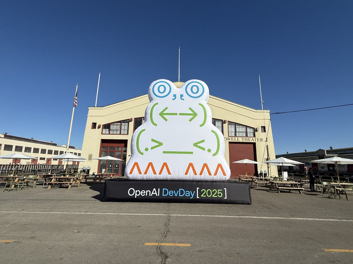 kellyshalk's tweet image. Who’s here at #DevDay? 

The energy here brings me back to early days at Twitter.