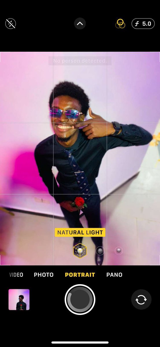 Frefroxy's tweet image. I owe you a rose for every breath you take.🌹