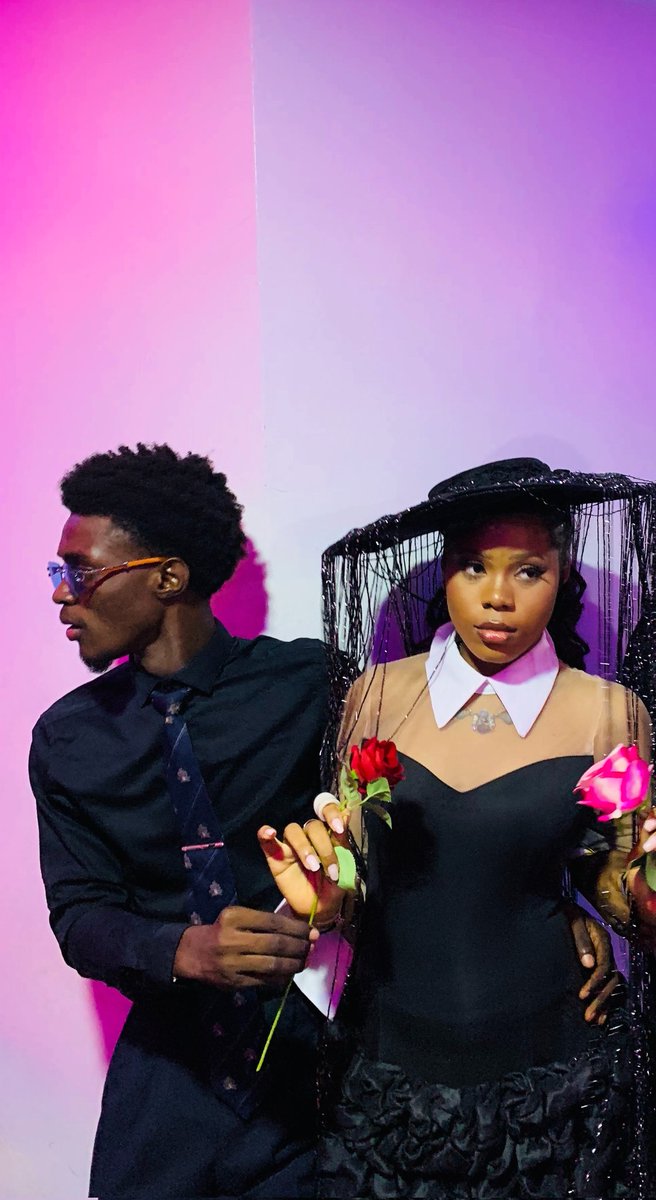 Frefroxy's tweet image. I owe you a rose for every breath you take.🌹