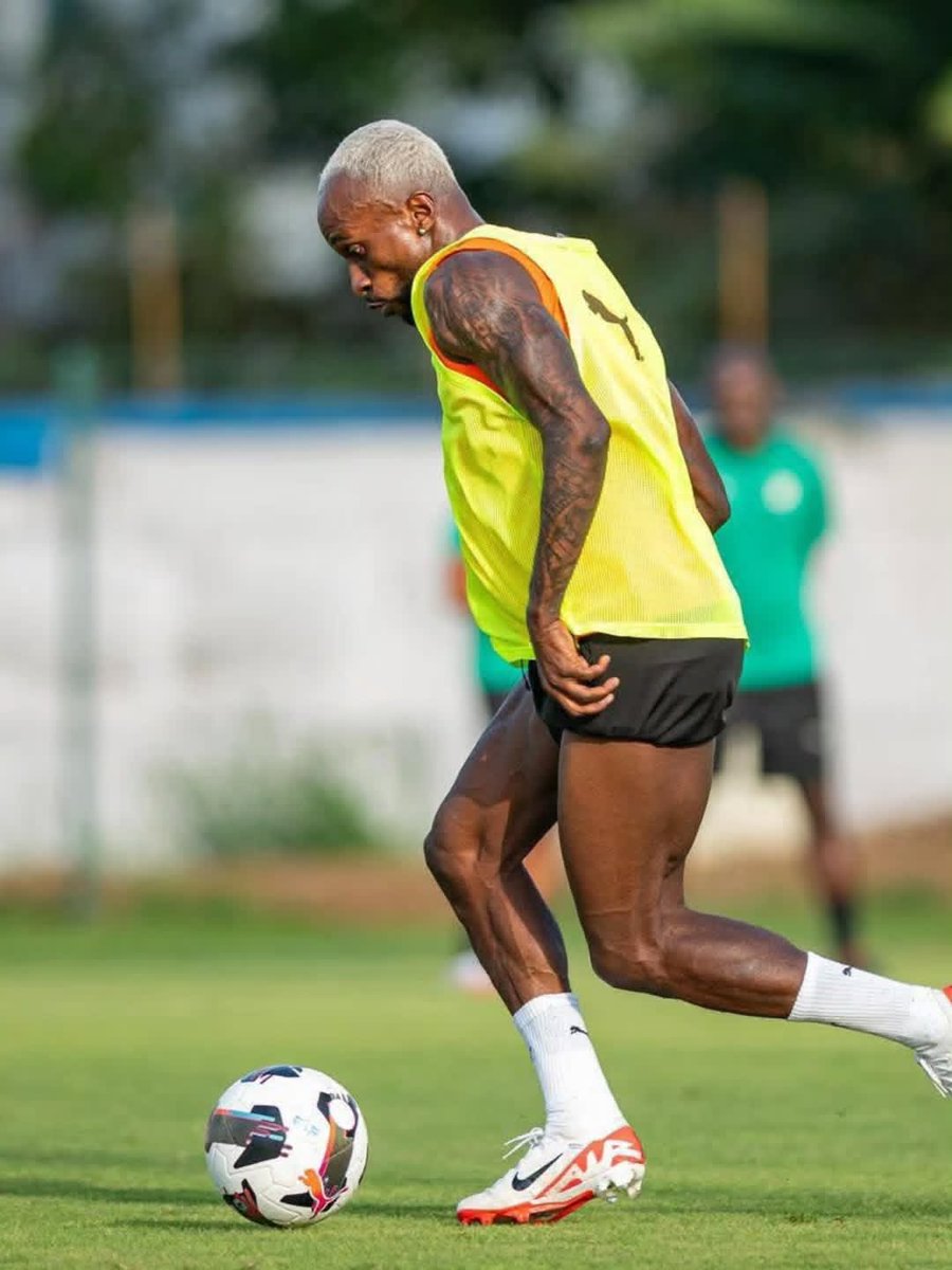 PlanetFutbal's tweet image. 📷 Pacome Zouzoua ameanza mazoezi kwenye Kikosi cha timu ya Taifa ya Ivory Coast kinachojiandaa na mechi za Kimataifa za kufuzu Kombe la Dunia dhidi ya Visiwa vya Sheli Sheli pamoja na Kenya.