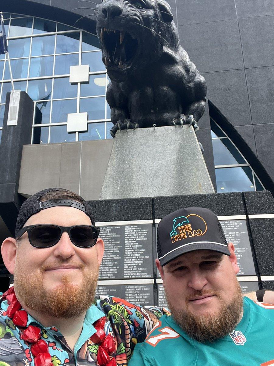cubdex's tweet photo. @TheDiveBarPod That my brother! We were both rocking it at the game on Sunday. https://t.co/kSha9xXTk6