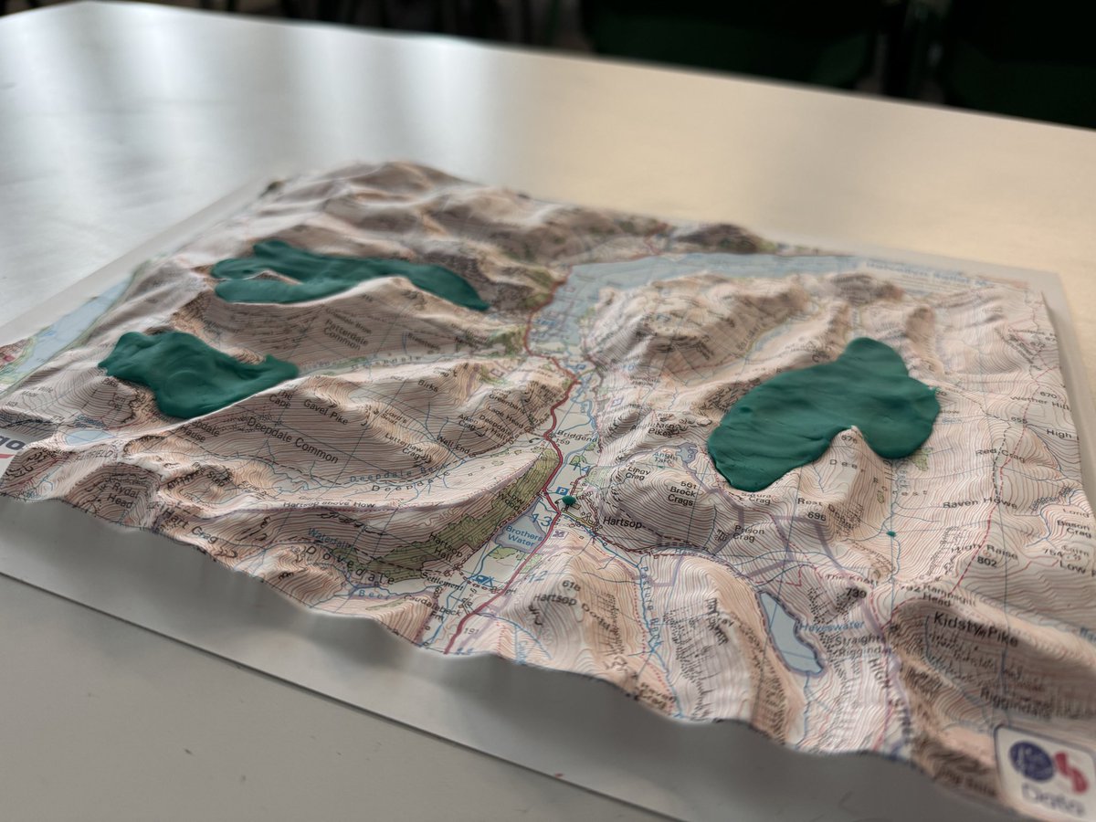 ElginHSGeog's tweet image. #nationalgeography working on the formation of glacial landscapes. Before we get started on the how features form.
Using our 3D models and playdoh the first step was to recreate a glacial landscape and compare this to modern day glacial locations. #geographyteacher #glacier
