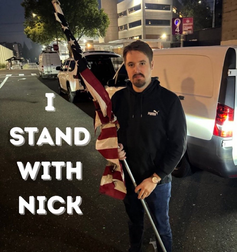 TUXHXR_X's tweet photo. @nicksortor @PortlandPolice ❤️ https://t.co/SURB0JFbgY