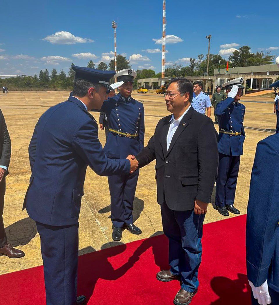 Llegamos a la hermana República de Brasil, donde sostendremos un importante encuentro con el hermano presidente <a href="/LulaOficial/">Lula</a>, con miras a seguir fortaleciendo nuestros lazos de cooperación y hermandad bilateral.