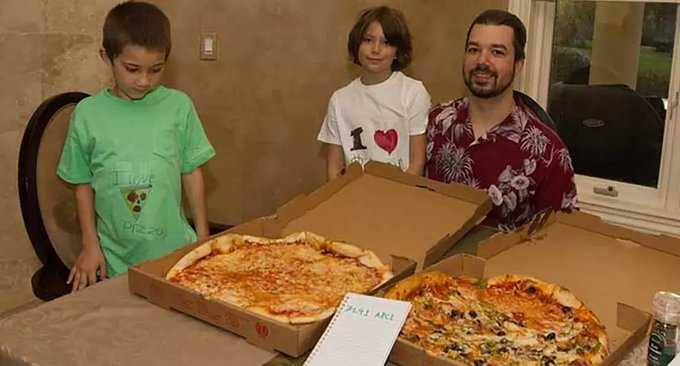 🍕🤑
Today, Laszlo's 10,000 Bitcoin Pizza purchase would be worth $1,254,200,069.

That would buy pizza for ~200 million people, about 3.14% of earth's population!